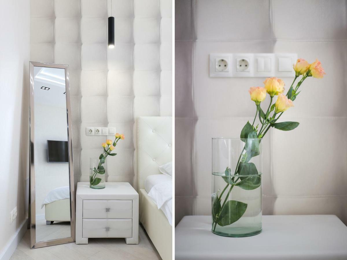 Black&White Apartment In Smart Plaza キエフ エクステリア 写真