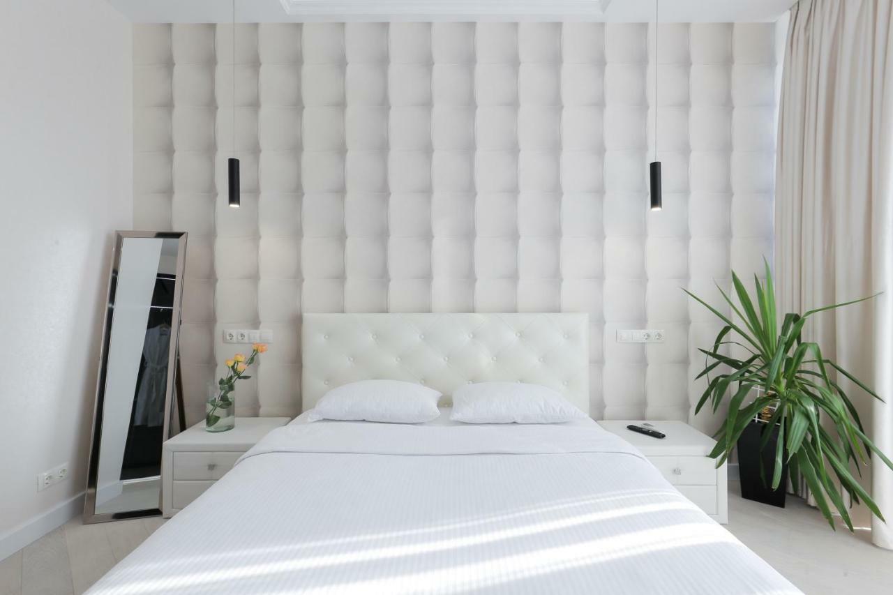 Black&White Apartment In Smart Plaza キエフ エクステリア 写真