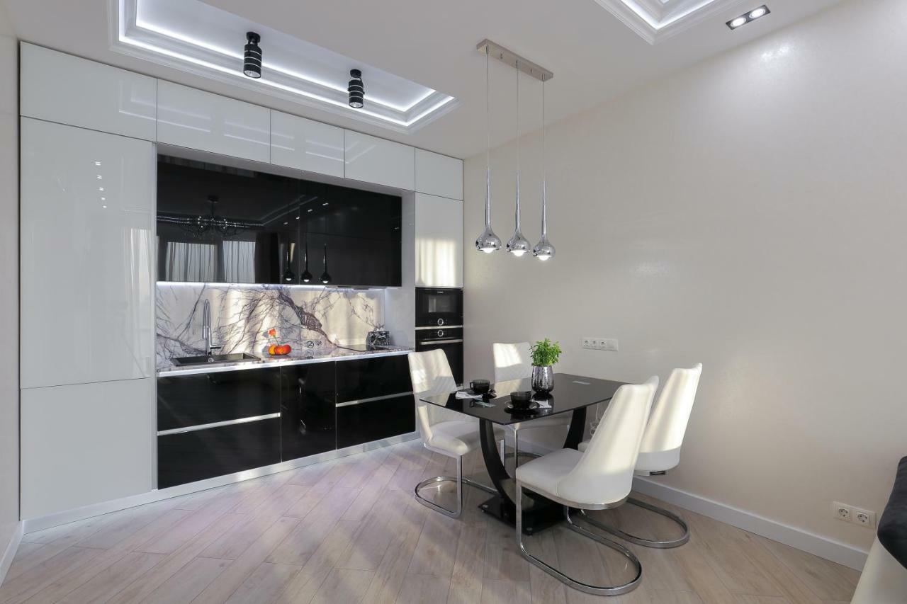 Black&White Apartment In Smart Plaza キエフ エクステリア 写真
