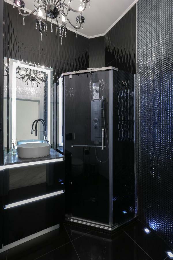Black&White Apartment In Smart Plaza キエフ エクステリア 写真