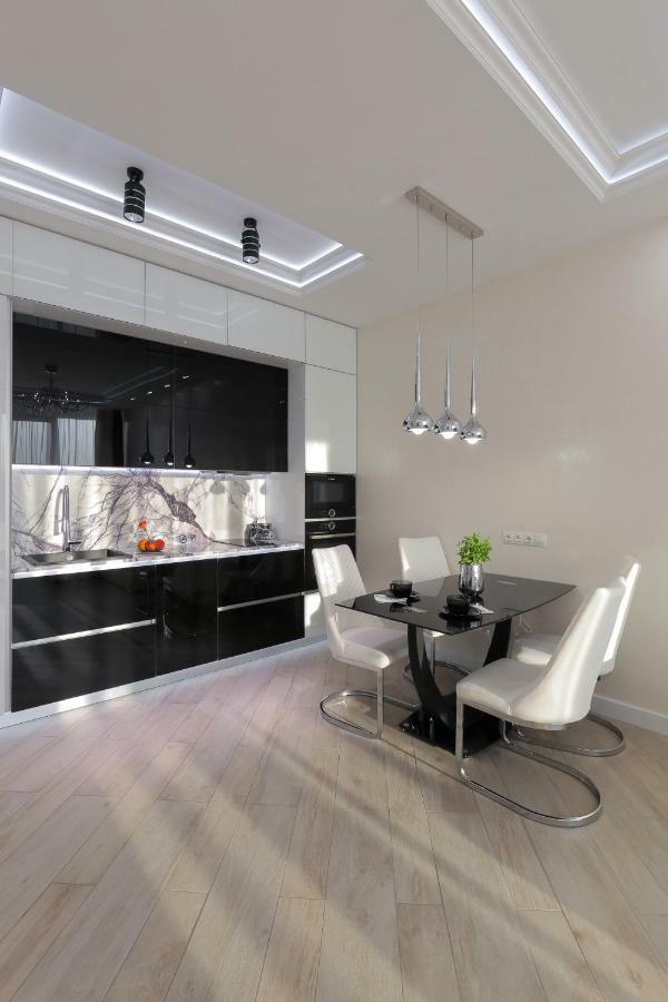 Black&White Apartment In Smart Plaza キエフ エクステリア 写真