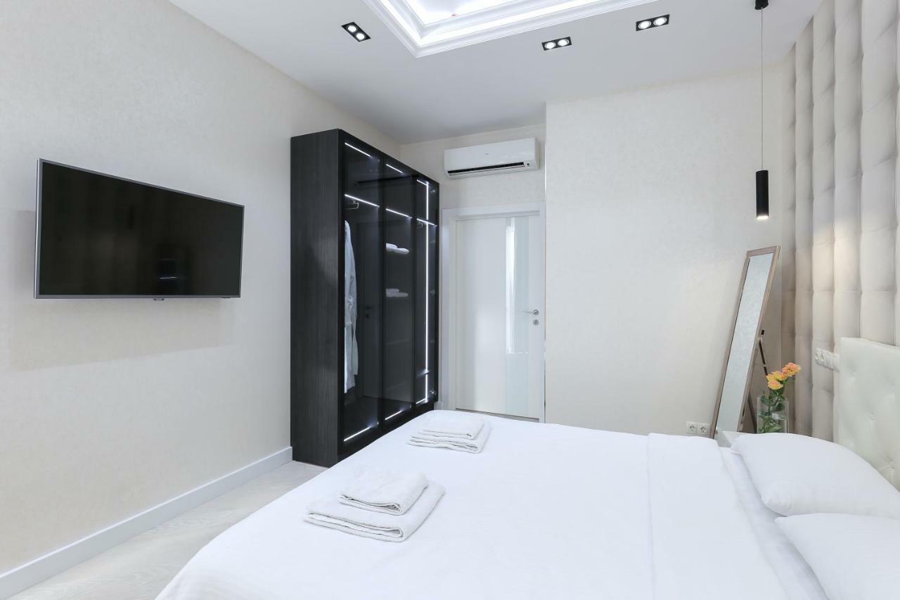 Black&White Apartment In Smart Plaza キエフ エクステリア 写真