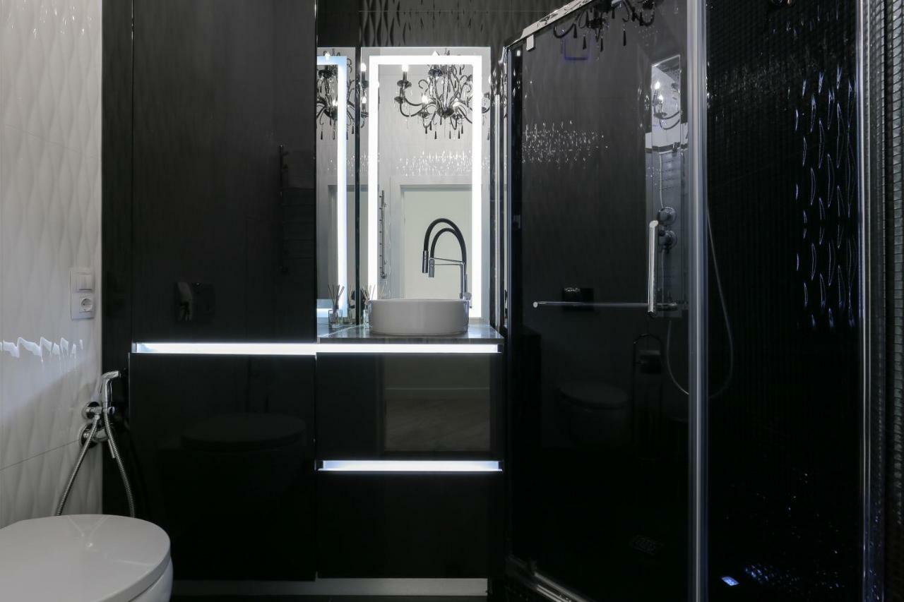 Black&White Apartment In Smart Plaza キエフ エクステリア 写真