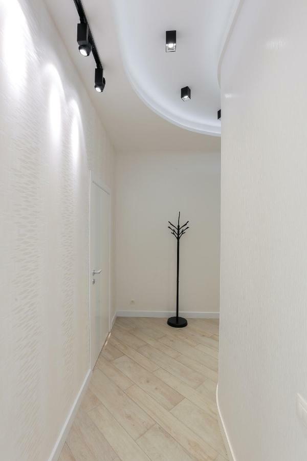 Black&White Apartment In Smart Plaza キエフ エクステリア 写真