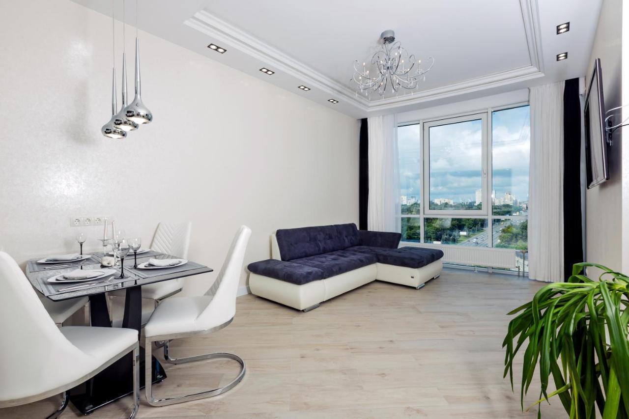 Black&White Apartment In Smart Plaza キエフ エクステリア 写真